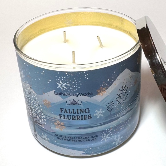 FALLING FLURRIES 3 Wick Candle - Picture 2 of 3